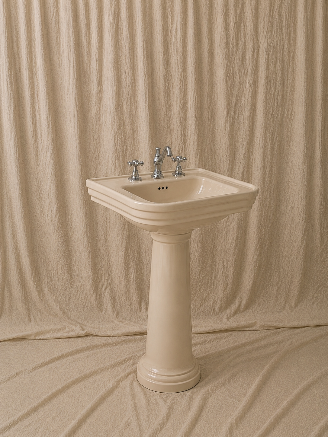 Curved Pedestal Washbasin 72