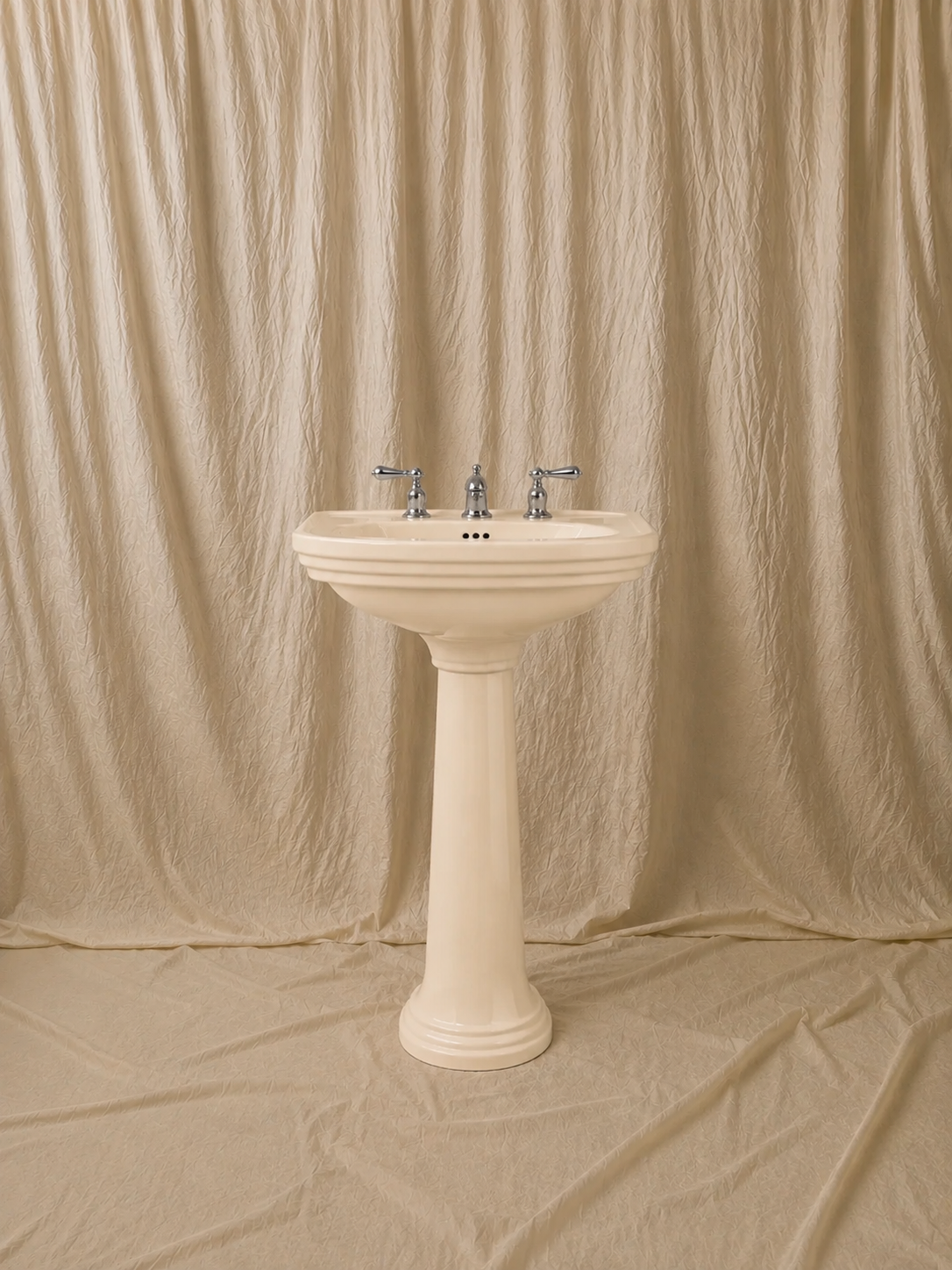 Curved Pedestal Washbasin 61