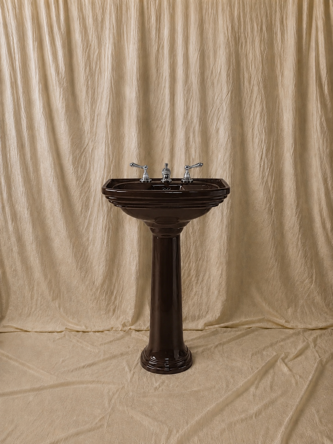 Curved Pedestal Washbasin 61